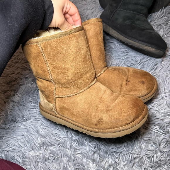 2 Pairs of UGG Boots - Picture 9 of 14